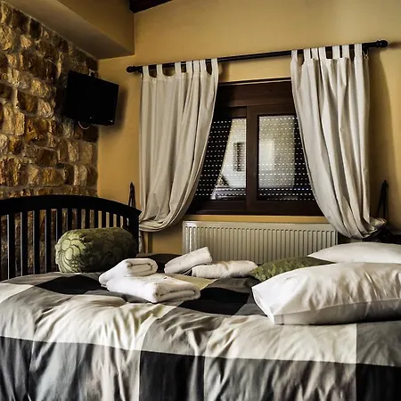 Aetoma Suites Konukevi *